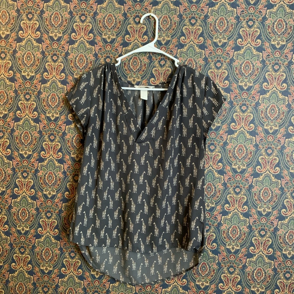H&M giraffe shirt sleeve shirt